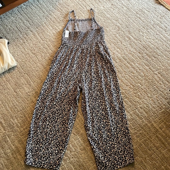Old navy ankle length jump suit - Picture 2 of 2